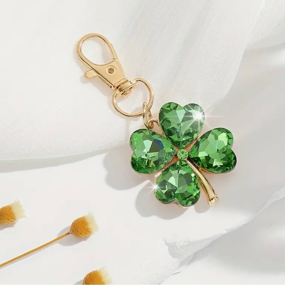 Emerald Green Crystal Clover Bag Charm Gold Tone Lucky Keychain 💫 2 for $25 - Picture 1 of 1